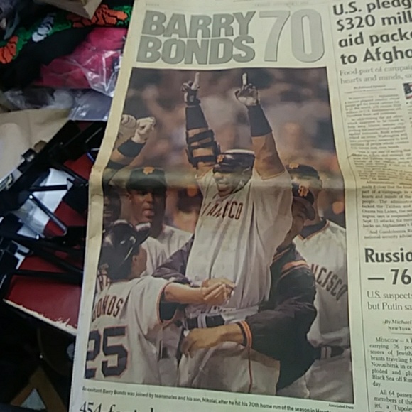 S.F. CHRONICLE BARRY BONDS #70 HOMERUN - Picture 3 of 4